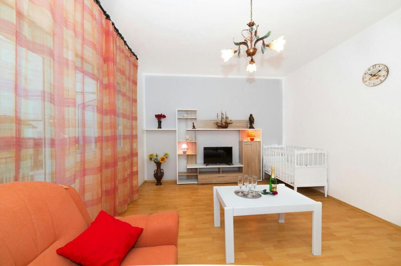 Beautiful Apartment In Center Of Trogir Eksteriør billede