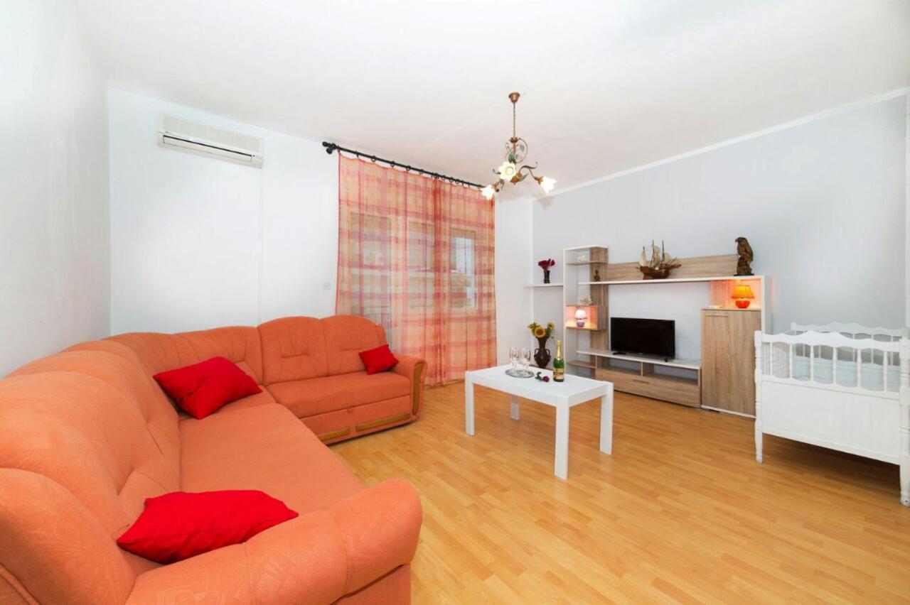 Beautiful Apartment In Center Of Trogir Eksteriør billede
